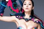 艾尚真代言韩国网游《女王之刃》 火爆“胸”了
