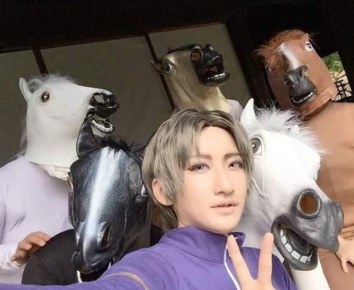 《刀剑乱舞》玩马头人SM？这种COS充满猎奇感