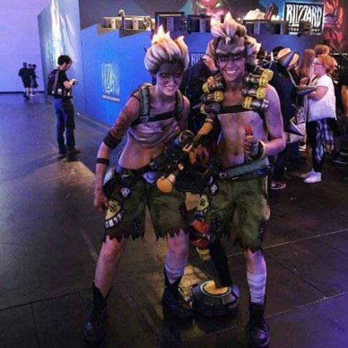 安能辨我是雌雄！美女COS《守望先锋》狂鼠